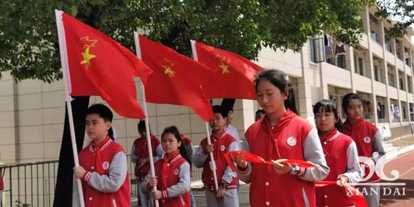 紅領巾 迎風揚 | 2020-2021 學年南昌現(xiàn)代外國語學校少先隊入隊儀式