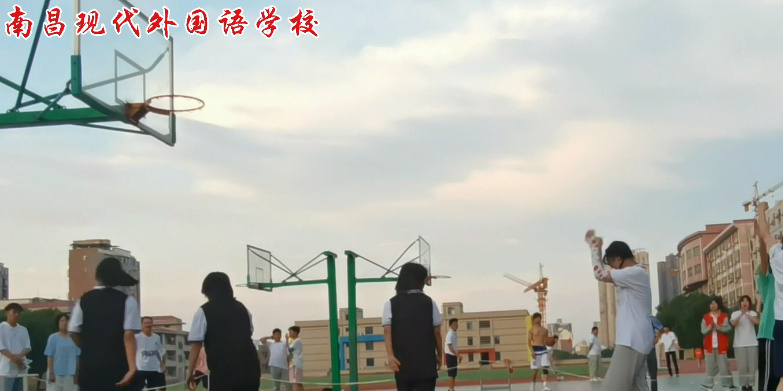 南昌現(xiàn)代外國語學(xué)校“陽光青年杯”籃球賽活力開賽 | 女生隊伍超燃合集