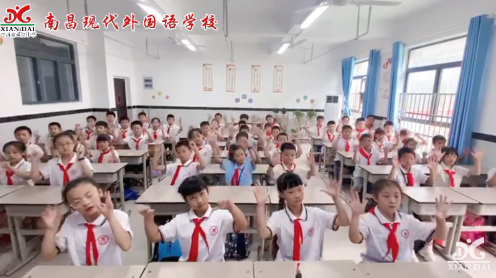 南昌現(xiàn)代外國語學(xué)校小學(xué)部《萬疆》手勢舞，獻禮祖國72周年華誕！
