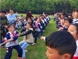 南昌現(xiàn)代外國(guó)語(yǔ)學(xué)校（迎賓校區(qū)）小學(xué)部開展拔河比賽