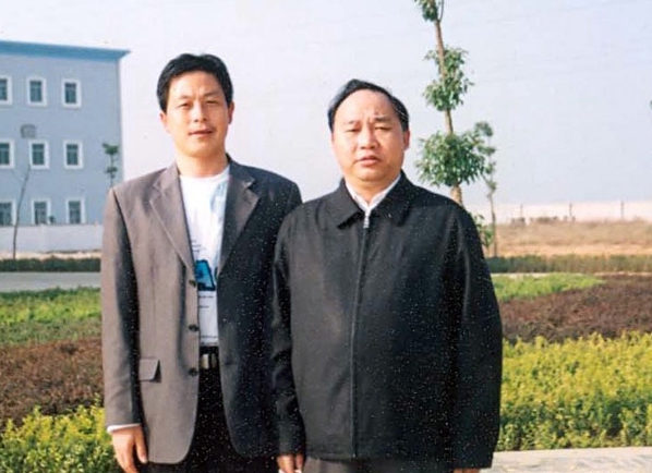 江西省人民政府常務(wù)副省長(zhǎng)凌成興與南昌市人大代表、校董事長(zhǎng)胡樂(lè)平